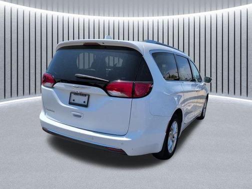 Bright White Clearcoat 2019 Chrysler Pacifica Touring-L