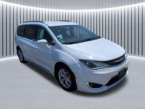 Bright White Clearcoat 2019 Chrysler Pacifica Touring-L