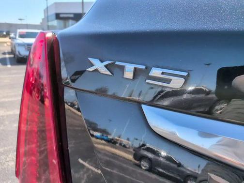 Stellar Black Metallic 2022 Cadillac XT5 Premium Luxury