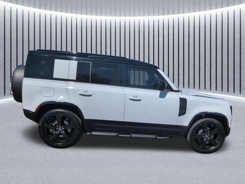 Fuji White 2025 Land Rover Defender P400 X-Dynamic SE