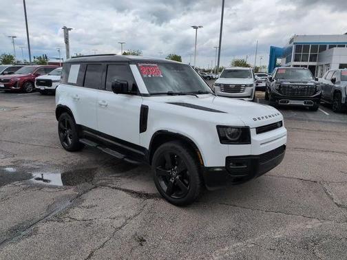 Fuji White 2025 Land Rover Defender P400 X-Dynamic SE