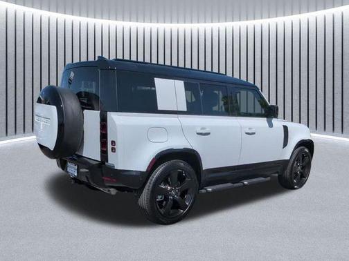 Fuji White 2025 Land Rover Defender P400 X-Dynamic SE