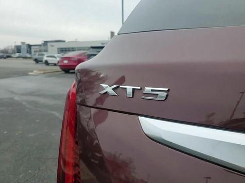 2022 Cadillac XT5 Premium Luxury