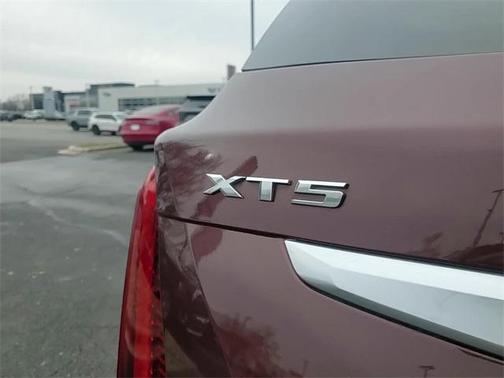 2022 Cadillac XT5 Premium Luxury