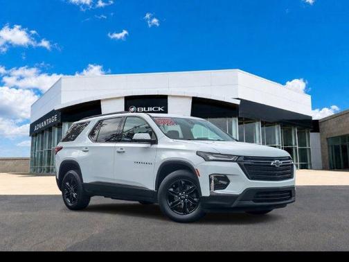 Summit White 2023 Chevrolet Traverse LT Cloth