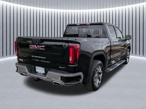 Onyx Black 2022 GMC Sierra 1500 SLT