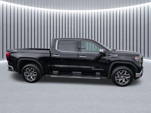 Onyx Black 2022 GMC Sierra 1500 SLT
