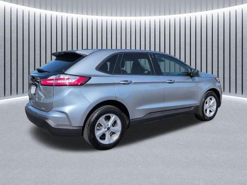 Iconic Silver Metallic 2024 Ford Edge SE