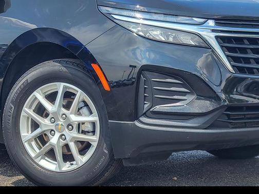 Mosaic Black Metallic 2022 Chevrolet Equinox LS