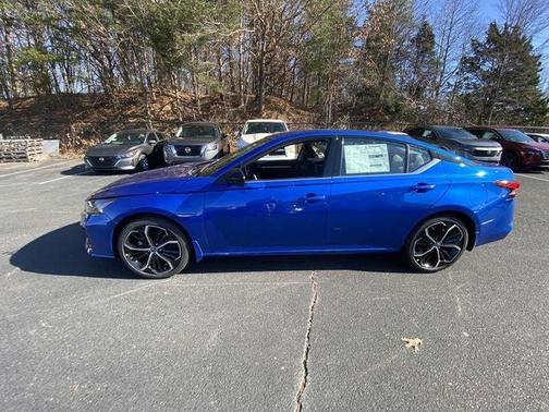 2025 Nissan Altima SR
