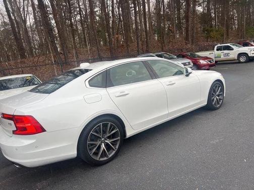 2018 Volvo S90 T5 Momentum
