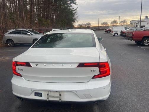 2018 Volvo S90 T5 Momentum
