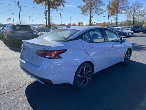 2025 Nissan Versa 1.6 SR