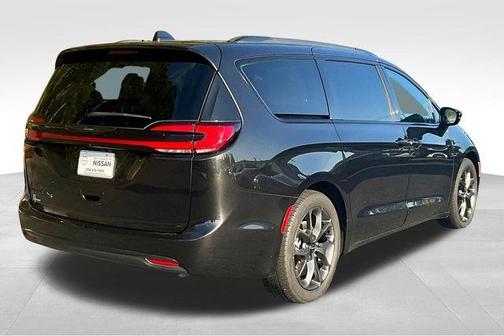 2022 Chrysler Pacifica Touring-L