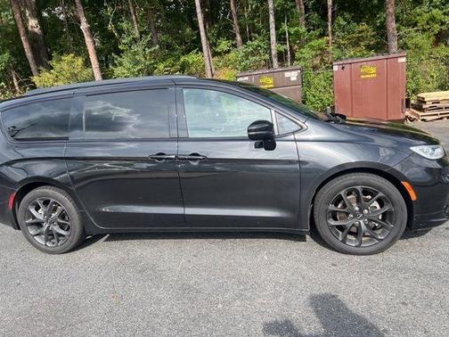 2022 Chrysler Pacifica Touring-L