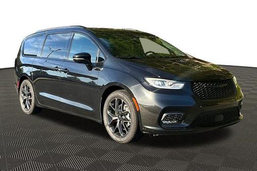 2022 Chrysler Pacifica Touring-L