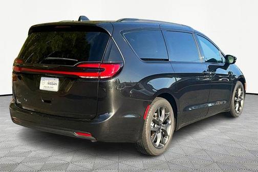 2022 Chrysler Pacifica Touring-L