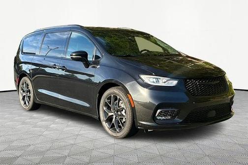 2022 Chrysler Pacifica Touring-L