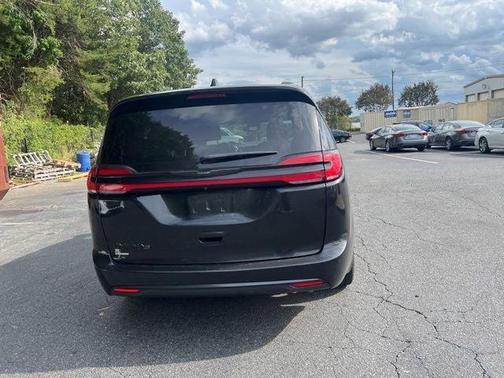 2022 Chrysler Pacifica Touring-L
