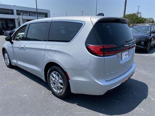 2023 Chrysler Pacifica Touring-L