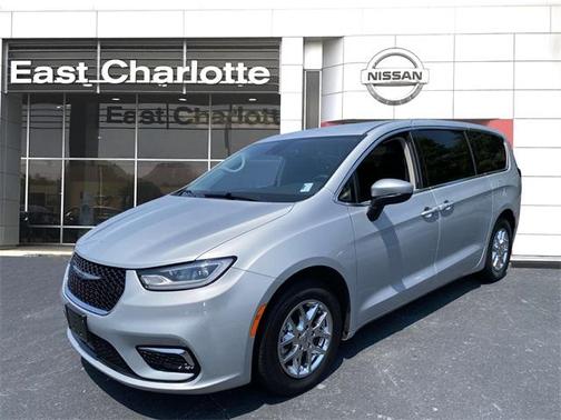 2023 Chrysler Pacifica Touring-L