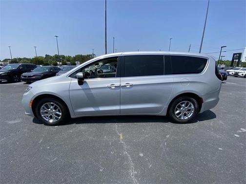 2023 Chrysler Pacifica Touring-L