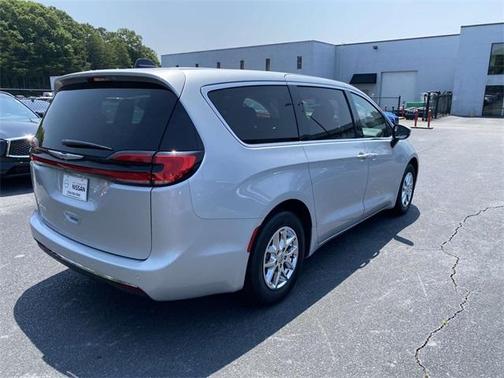 2023 Chrysler Pacifica Touring-L