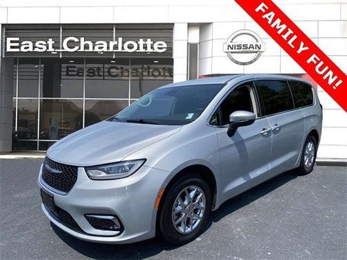 2023 Chrysler Pacifica Touring-L