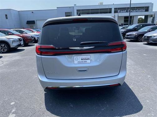 2023 Chrysler Pacifica Touring-L