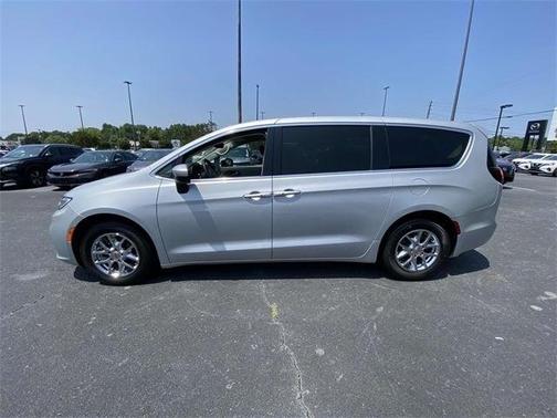 2023 Chrysler Pacifica Touring-L