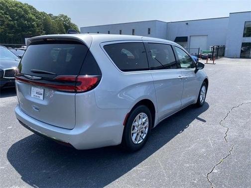 2023 Chrysler Pacifica Touring-L