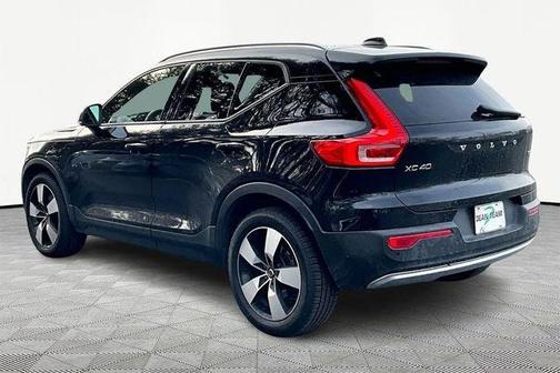 2019 Volvo XC40 MOMENTUM