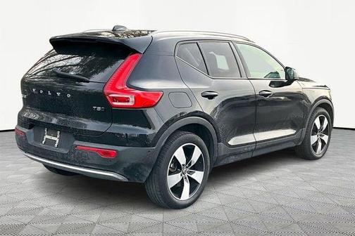 2019 Volvo XC40 MOMENTUM