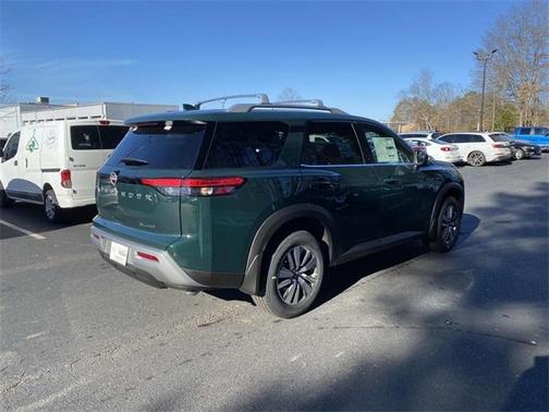 2025 Nissan Pathfinder SL