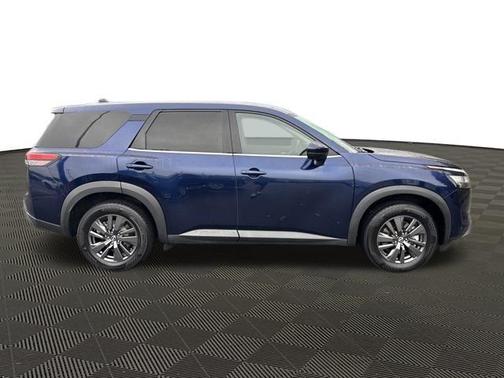 2022 Nissan Pathfinder S