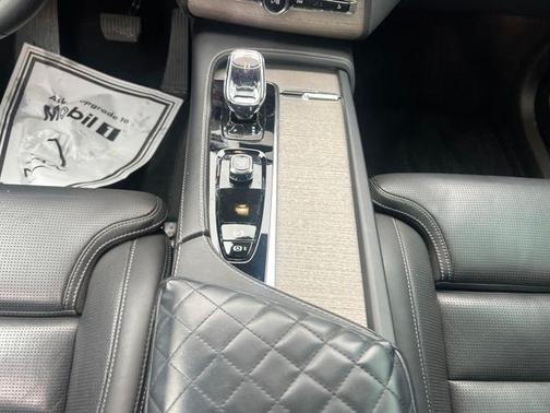 2023 Volvo XC90 B6 Ultimate 7-Seater