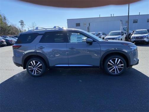2025 Nissan Pathfinder Platinum