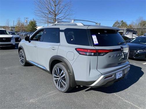 2025 Nissan Pathfinder Platinum