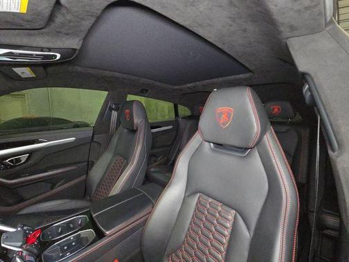 2020 Lamborghini Urus Base