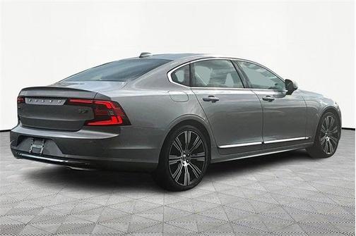 2023 Volvo S90 B6 Plus