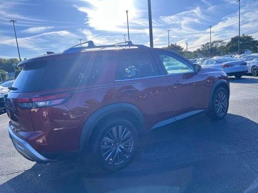 2023 Nissan Pathfinder SL