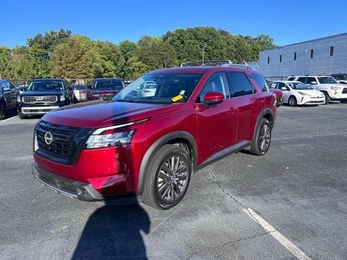 2023 Nissan Pathfinder SL
