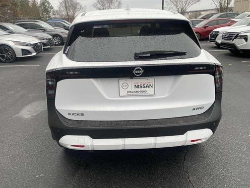 2025 Nissan Kicks SV