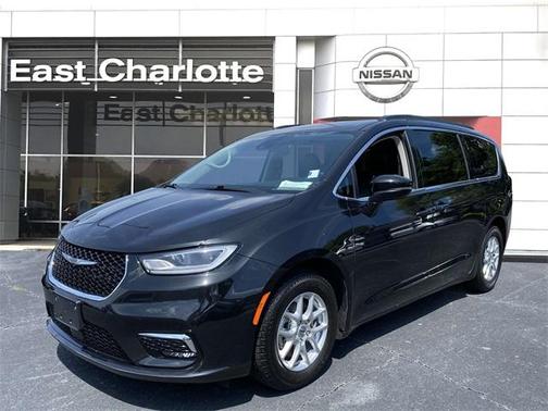 2022 Chrysler Pacifica Touring-L