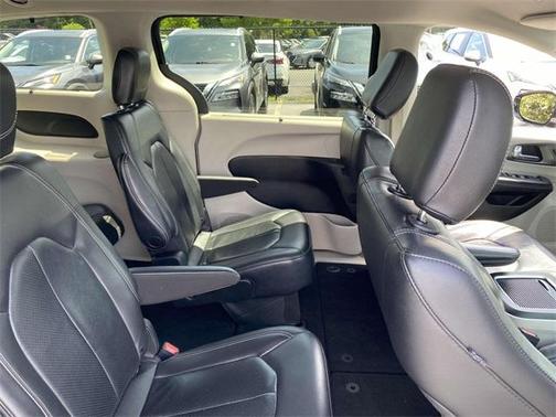 2022 Chrysler Pacifica Touring-L