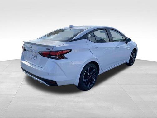 2025 Nissan Versa 1.6 SR