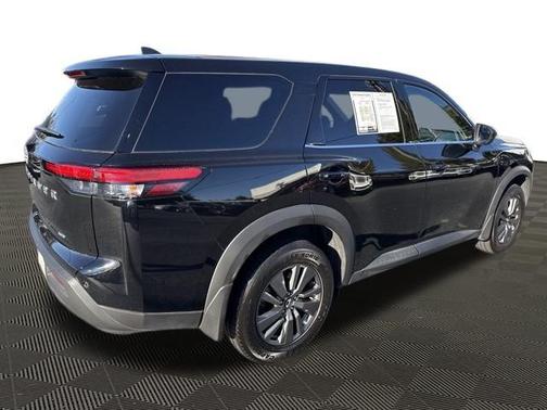 2024 Nissan Pathfinder S
