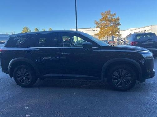2024 Nissan Pathfinder S