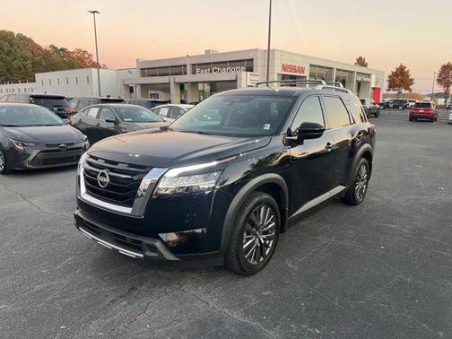 2024 Nissan Pathfinder SL