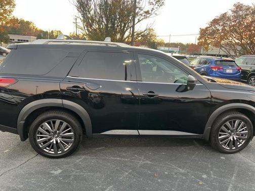 2024 Nissan Pathfinder SL